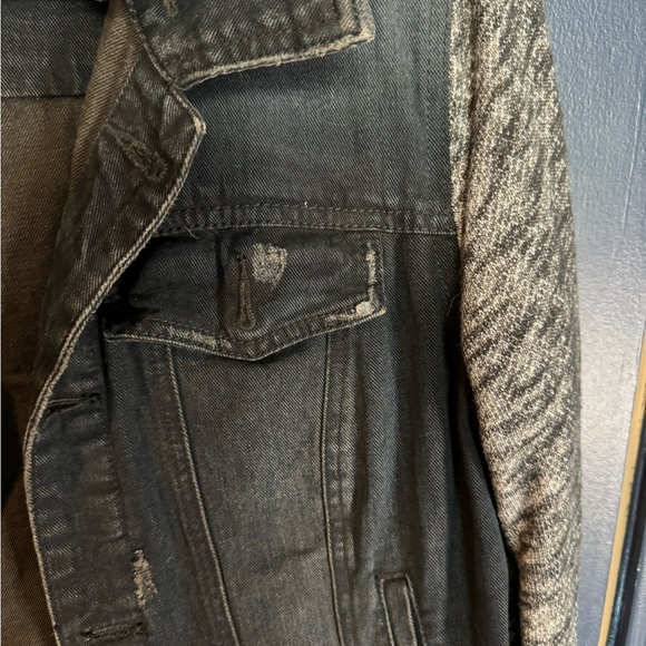 Free People denim jacket with fleece hood and sleeves Size Medium - Picture 7 of 7